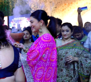Sushmita Sen performs Dhunuchi dance (Image sourcer/ANI)