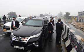 जनवरी 2022 में, फिरोजपुर में प्रदर्शनकारियों की नाकेबंदी के कारण पीएम मोदी का काफिला एक फ्लाईओवर पर फंस गया था पुलिस