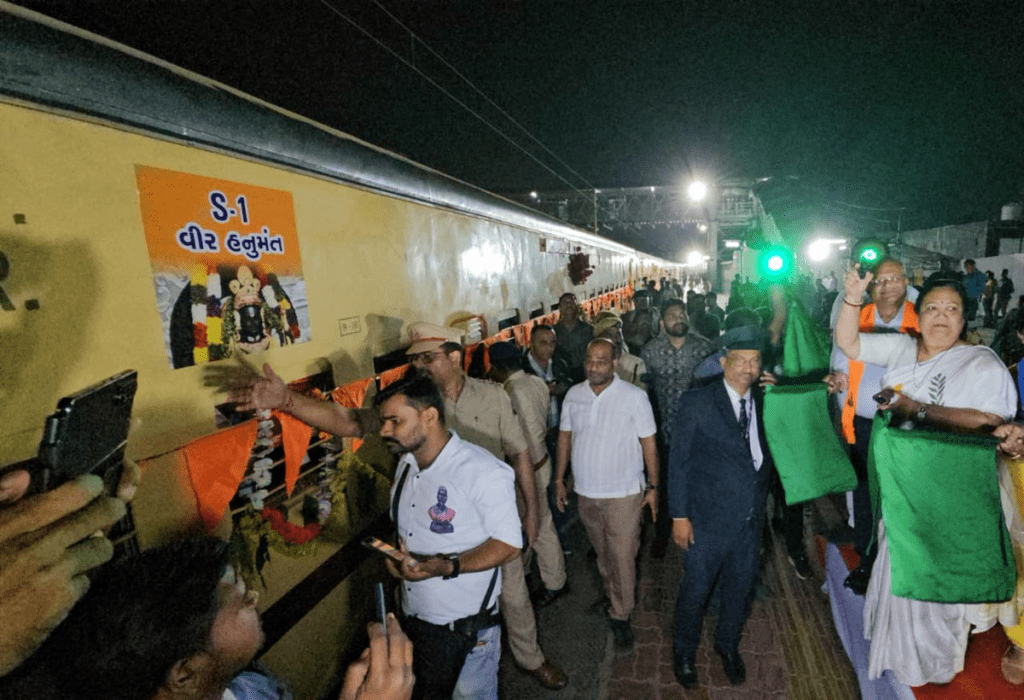 सूरत से अयोध्या धाम जाने वाली ‘आस्था स्पेशल’ ट्रेन पर पथराव, नंदुरबार के पास की घटना