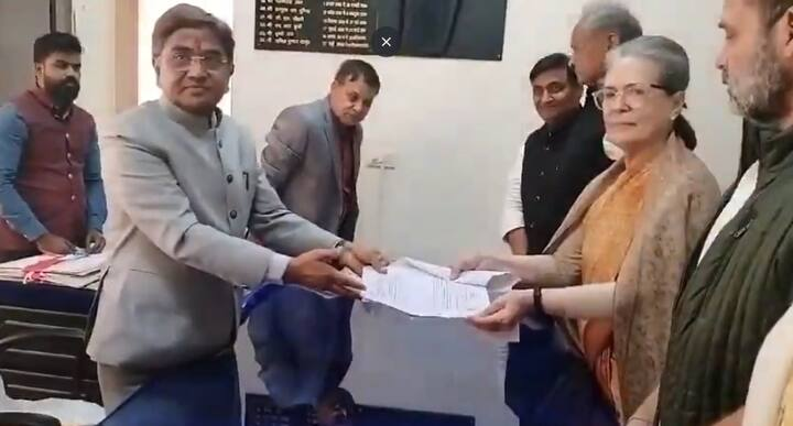 सोनिया गांधी ने राजस्थान से राज्यसभा के लिए नामांकन किया, राहुल-प्रियंका भी रहे मौजूद