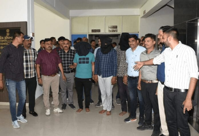 सूरत में 8 करोड़ की डकैती मामले में बड़ा खुलासा, जानिए कैसे गंवाए करोड़ों रुपये!