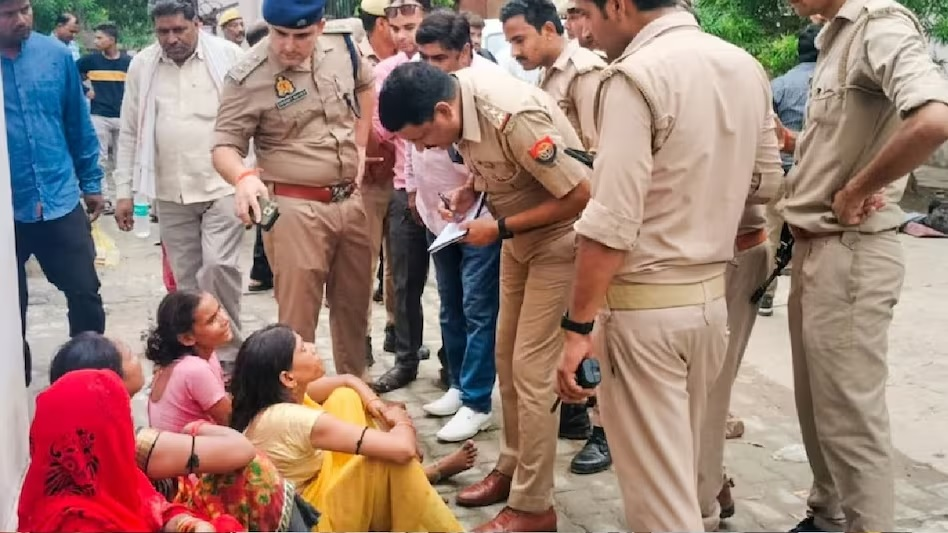 हाथरस भगदड़ में योगी सरकार का एक्शन, SDM समेत 6 अफसर निलंबित, SIT रिपोर्ट के बाद हुई कार्रवाई