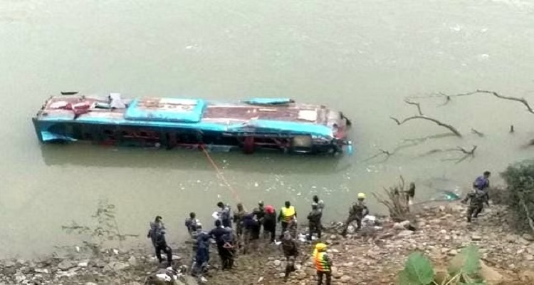 नेपाल में लैंडस्लाइड से त्रिशुली नदी में गिरी 2 बसें, 7 भारतीयों की मौत, 53 यात्री लापता