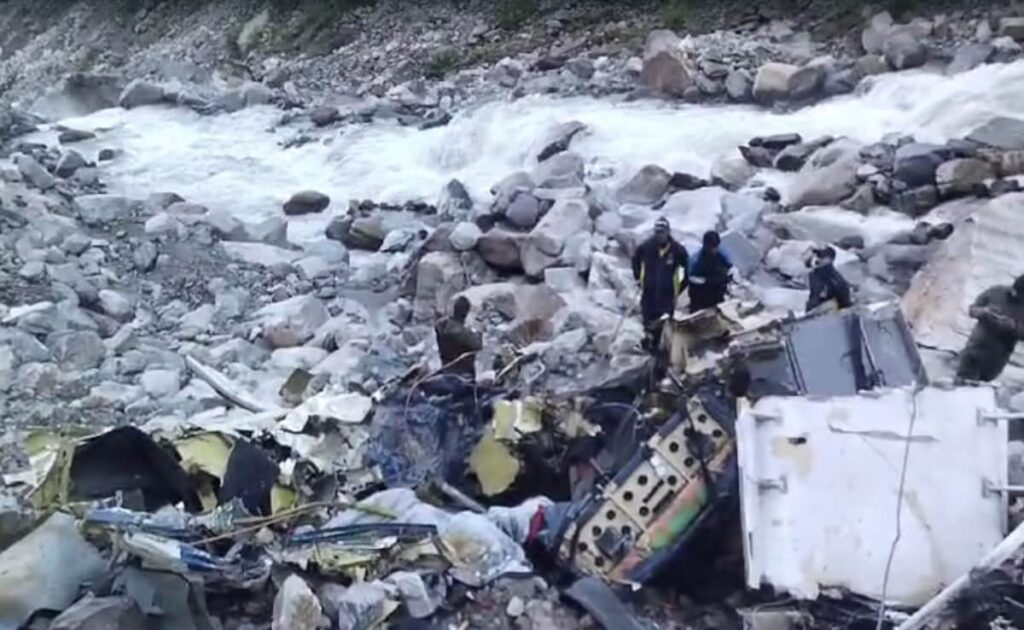 Kedarnath : एमआई-17 हेलिकॉप्टर से एयरलिफ्ट किया जा रहा हेलीकॉप्टर केदारनाथ में दुर्घटनाग्रस्त हो गया